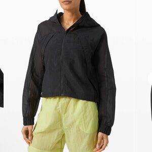 lululemon Clear Intention Cropped Mesh Jacket size 6 Six Small Black Full Zip